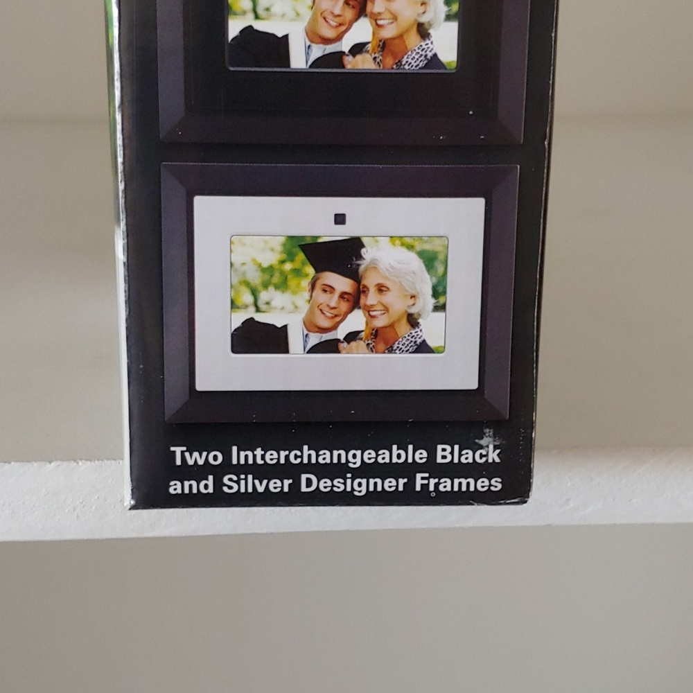 Digital Labs 7 Inch Digital Photo Frame - Picture 4 of 4